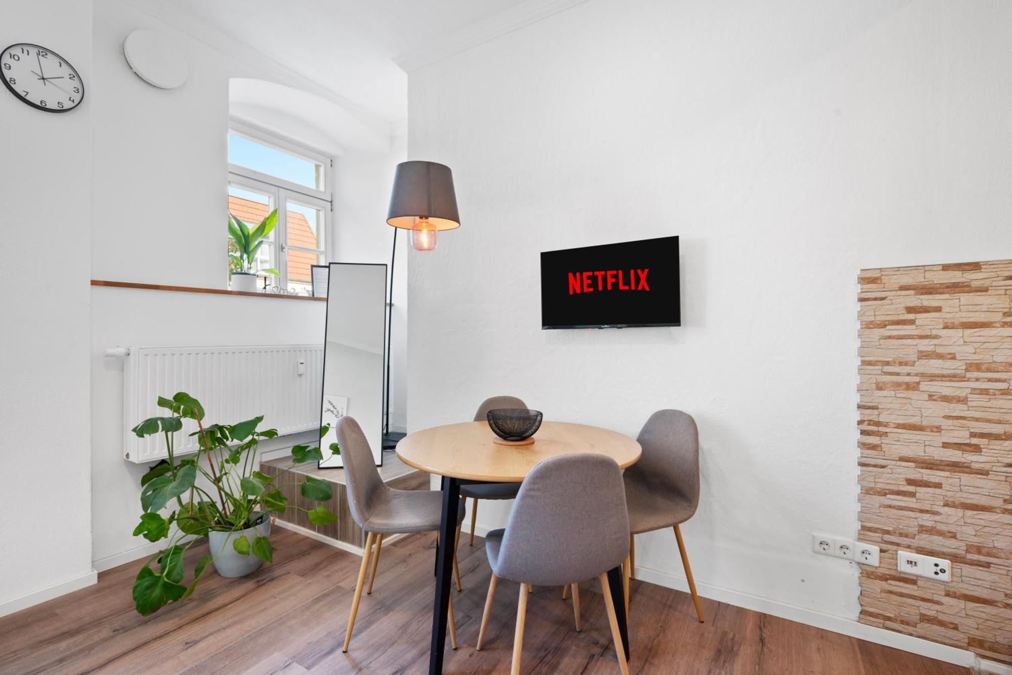Backhome - Suite L - Parkhaus - Fantastische Schlosslage - Smarttv - Waschmaschine - Netflix - 50Qm - 24H Checkin- Apartment 1 Ludwigsburg Eksteriør billede