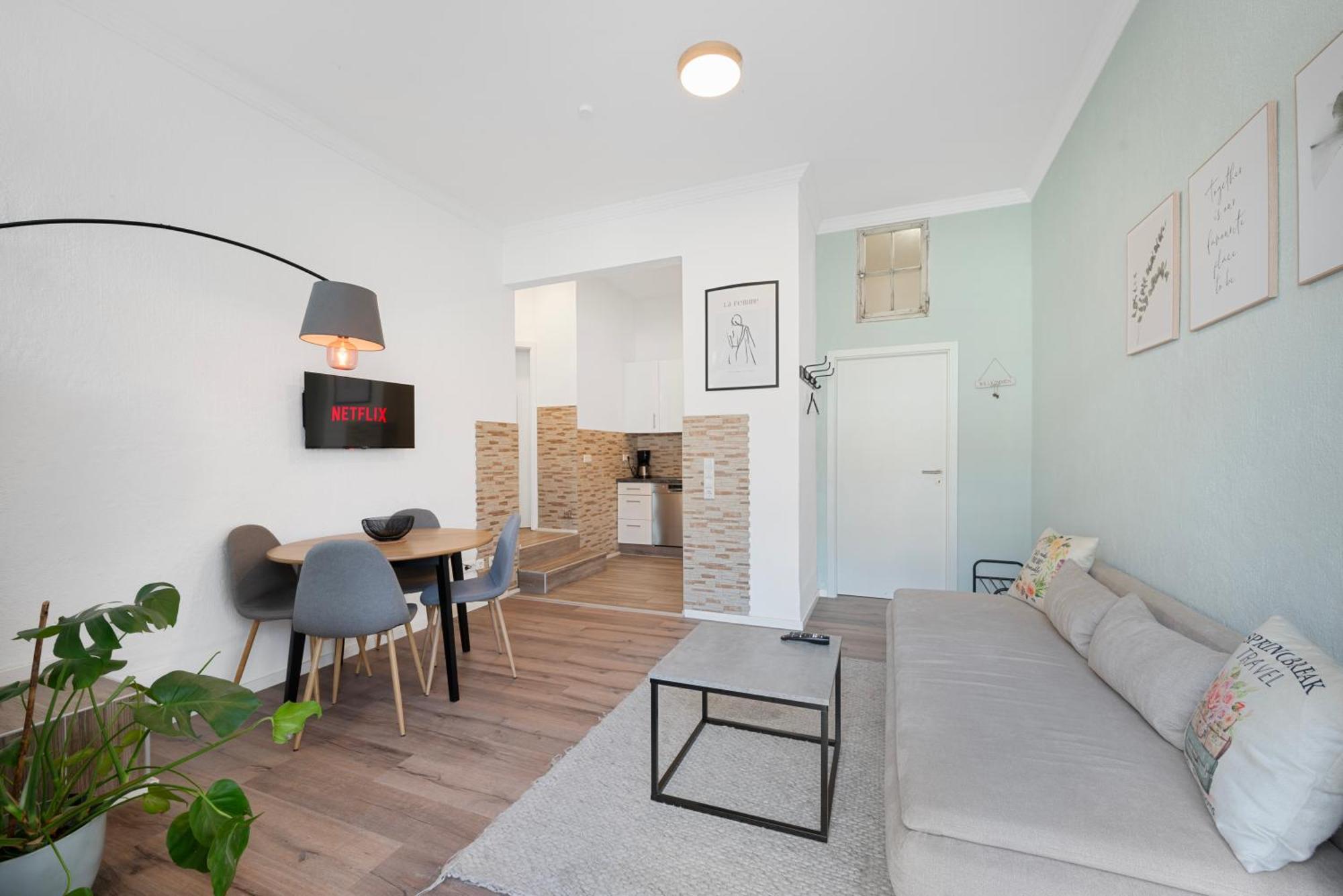 Backhome - Suite L - Parkhaus - Fantastische Schlosslage - Smarttv - Waschmaschine - Netflix - 50Qm - 24H Checkin- Apartment 1 Ludwigsburg Eksteriør billede